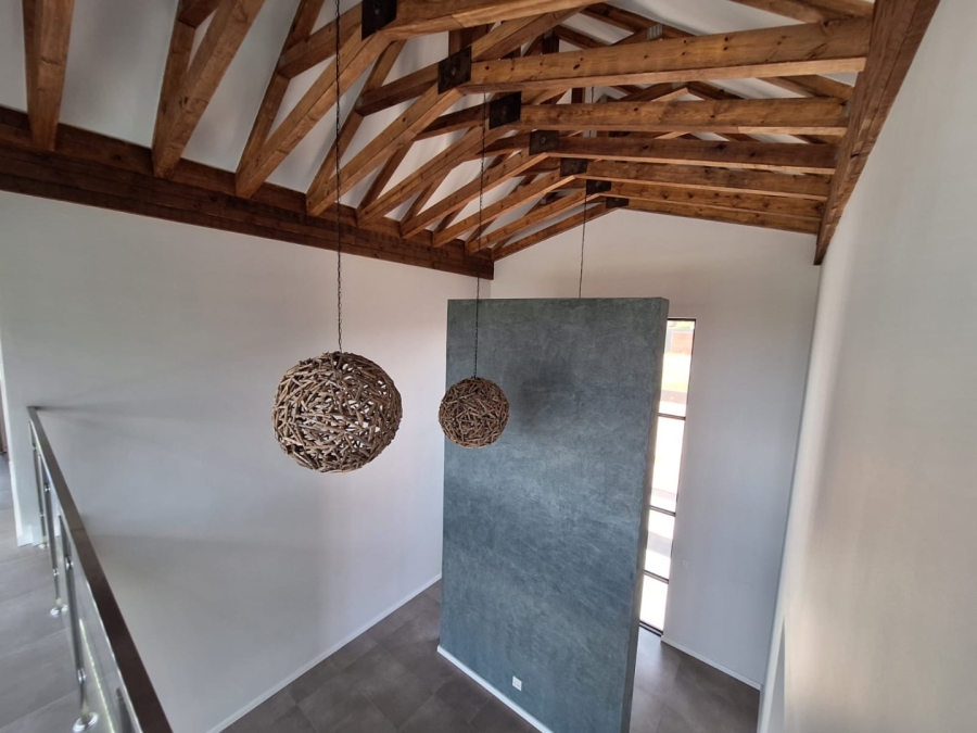 5 Bedroom Property for Sale in Rayton Free State